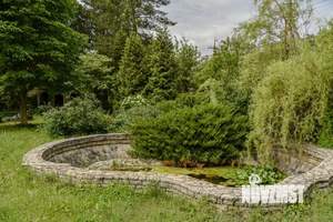 Дом 933м&sup2;, 3-этажный, участок 33 сот.  