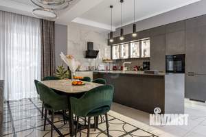 Дом 265м&sup2;, 2-этажный, участок 4 сот.  