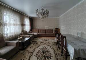 Дом 250м&sup2;, 2-этажный, участок 0 сот.  