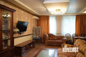 Коттедж 240м&sup2;, 2-этажный, участок 6 сот.  