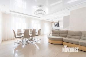 Дом 329м&sup2;, 2-этажный, участок 13 сот.  