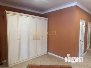 Дом 220м&sup2;, 2-этажный, участок 5 сот.  