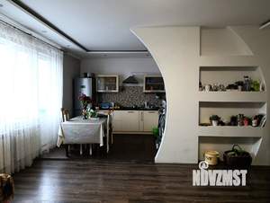 Коттедж 220м&sup2;, 2-этажный, участок 10 сот.  