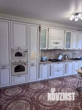 Дом 350м&sup2;, 3-этажный, участок 7 сот.  