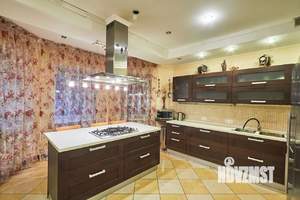 Дом 484м², 3-этажный, участок 17 сот.  