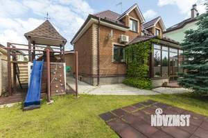 Коттедж 294м&sup2;, 2-этажный, участок 10 сот.  