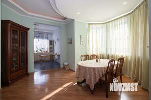 Дом 330м², 2-этажный, участок 6 сот.  