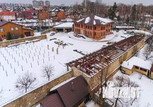 Дом 932м&sup2;, 2-этажный, участок 35 сот.  