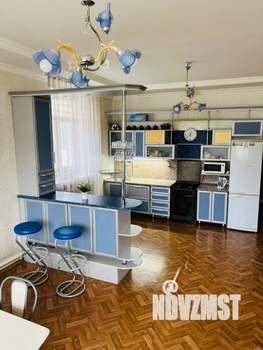 Коттедж 417м&sup2;, 2-этажный, участок 11 сот.  