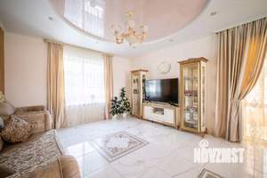 Дом 261м², 3-этажный, участок 10 сот.  