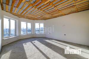 Дом 244м², 3-этажный, участок 7 сот.  