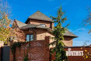 Дом 297м&sup2;, 3-этажный, участок 7 сот.  