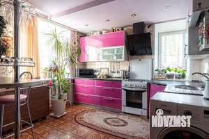 Коттедж 200м&sup2;, 3-этажный, участок 6 сот.  