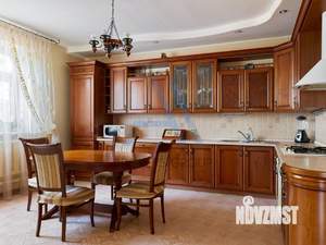 Дом 231м², 2-этажный, участок 6 сот.  