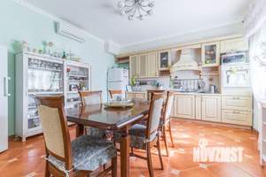 Дом 294м&sup2;, 2-этажный, участок 10 сот.  