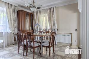 Коттедж 270м², 3-этажный, участок 10 сот.  