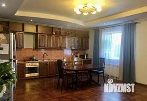 Таунхаус 230м&sup2;, 2-этажный, участок 7 сот.  