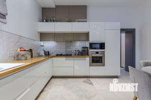 Дом 271м&sup2;, 2-этажный, участок 8 сот.  