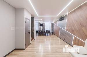 Дом 220м&sup2;, 2-этажный, участок 4 сот.  