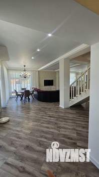 Дом 180м&sup2;, 2-этажный, участок 10 сот.  