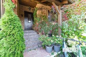 Таунхаус 167м², 2-этажный, участок 1 сот.  