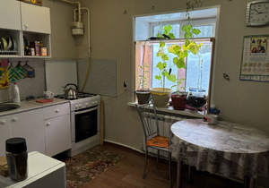 Дом 180м&sup2;, 2-этажный, участок 10 сот.  