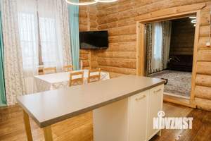 Дом 242м&sup2;, 3-этажный, участок 10 сот.  