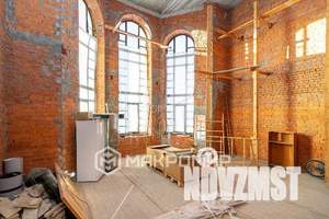 Дом 900м², 3-этажный, участок 16 сот.  