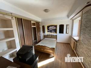 Дом 948м&sup2;, 2-этажный, участок 10 сот.  