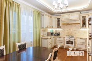 Дом 230м&sup2;, 2-этажный, участок 8 сот.  