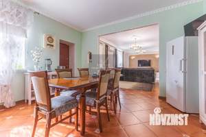 Коттедж 294м&sup2;, 2-этажный, участок 10 сот.  