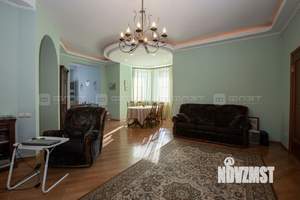 Дом 330м², 2-этажный, участок 6 сот.  