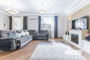 Коттедж 294м&sup2;, 2-этажный, участок 10 сот.  