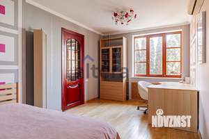 Дом 355м², 3-этажный, участок 40 сот.  