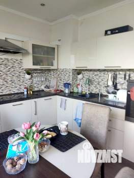 Коттедж 220м², 2-этажный, участок 10 сот.  