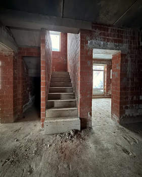 Дом 374м&sup2;, 3-этажный, участок 5 сот.  