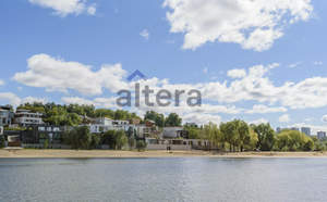 Дом 656м&sup2;, 3-этажный, участок 30 сот.  