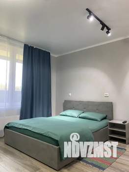 Студия квартира, посуточно, 33м2, 1/25 этаж