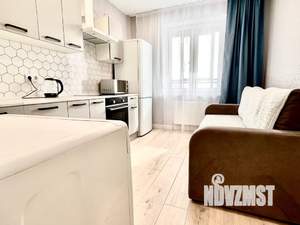 1-к квартира, посуточно, 38м2, 10/25 этаж