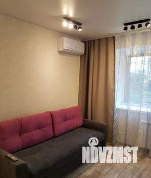 Студия квартира, посуточно, 42м2, 1/5 этаж