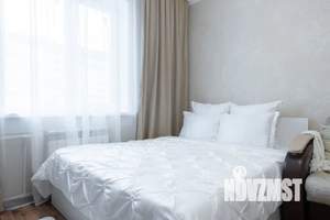 1-к квартира, посуточно, 42м2, 4/10 этаж