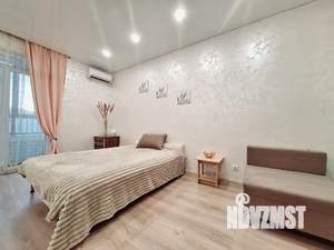 Студия квартира, посуточно, 35м2, 1/19 этаж