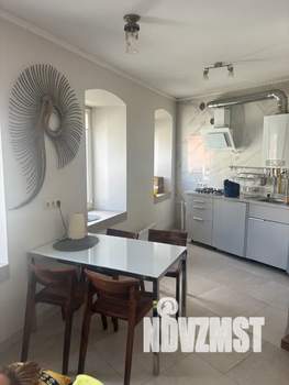 Студия квартира, посуточно, 40м2, 3/3 этаж