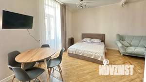Студия квартира, посуточно, 42м2, 2/5 этаж