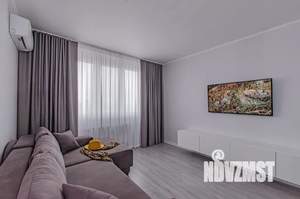 1-к квартира, посуточно, 38м2, 19/19 этаж