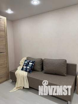 Студия квартира, посуточно, 35м2, 1/9 этаж