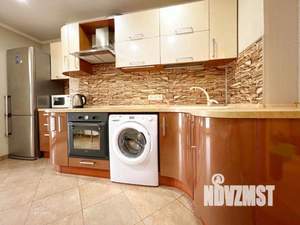 2-к квартира, посуточно, 60м2, 1/1 этаж