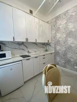 Студия квартира, посуточно, 57м2, 1/5 этаж