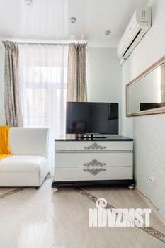 Студия квартира, посуточно, 35м2, 4/5 этаж