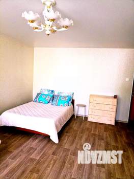 Студия квартира, посуточно, 35м2, 1/9 этаж